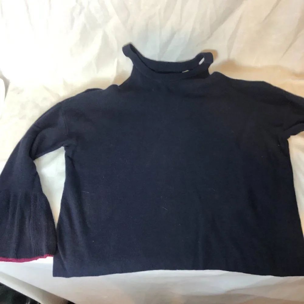 Knitted & Knotted Navy Cold Shoulder Bell Sleeve Sweater Size S.        6
